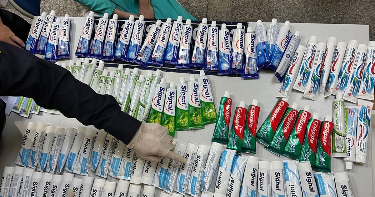  Tubes of toothpaste brought home by the four Vietnam Airlines attendants contain ecstasy and synthetic drugs.