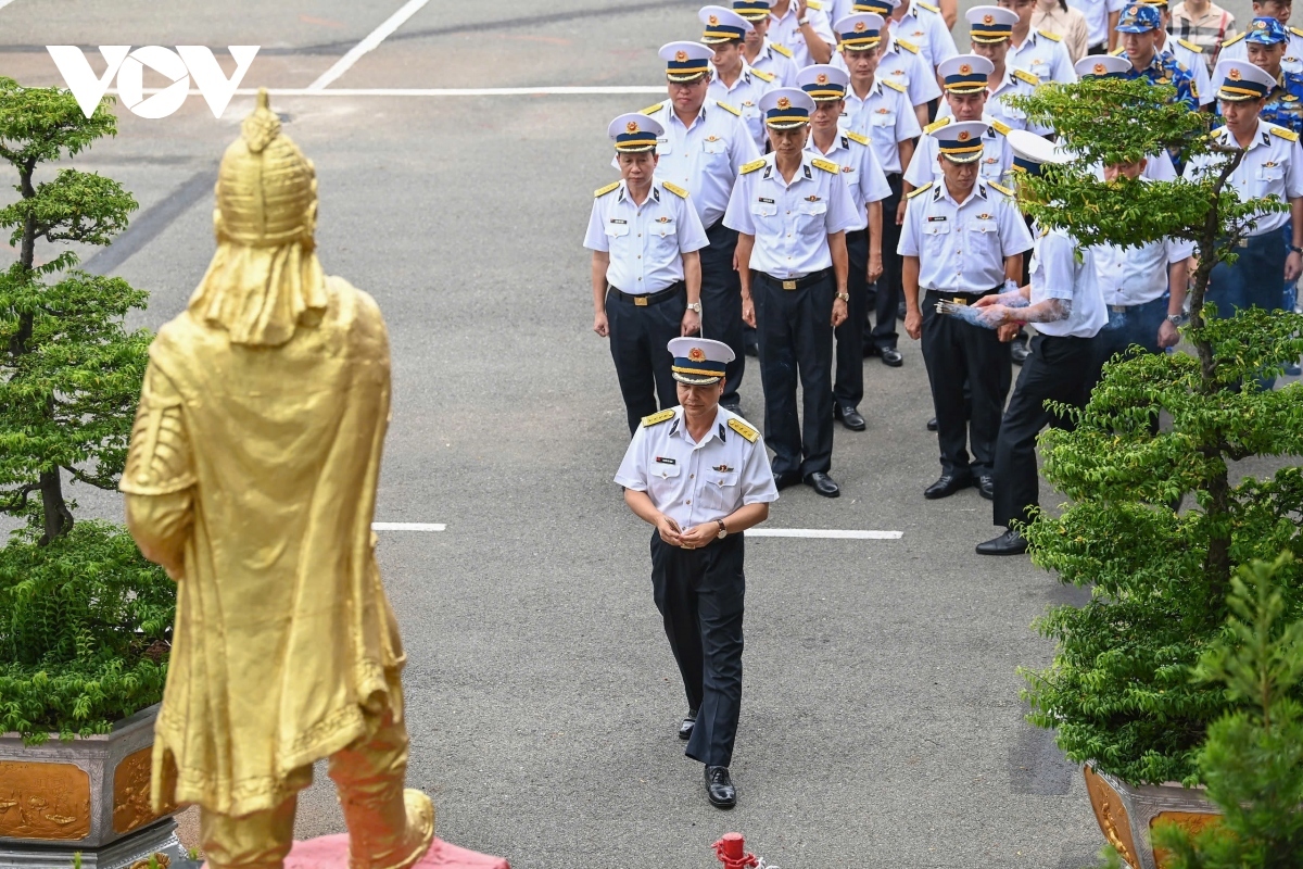 Colonel Nguyen Van Quan, Second-in-Command and Chief of Staff of Naval Region 2, offers incense at the Tran Hung Dao monument.