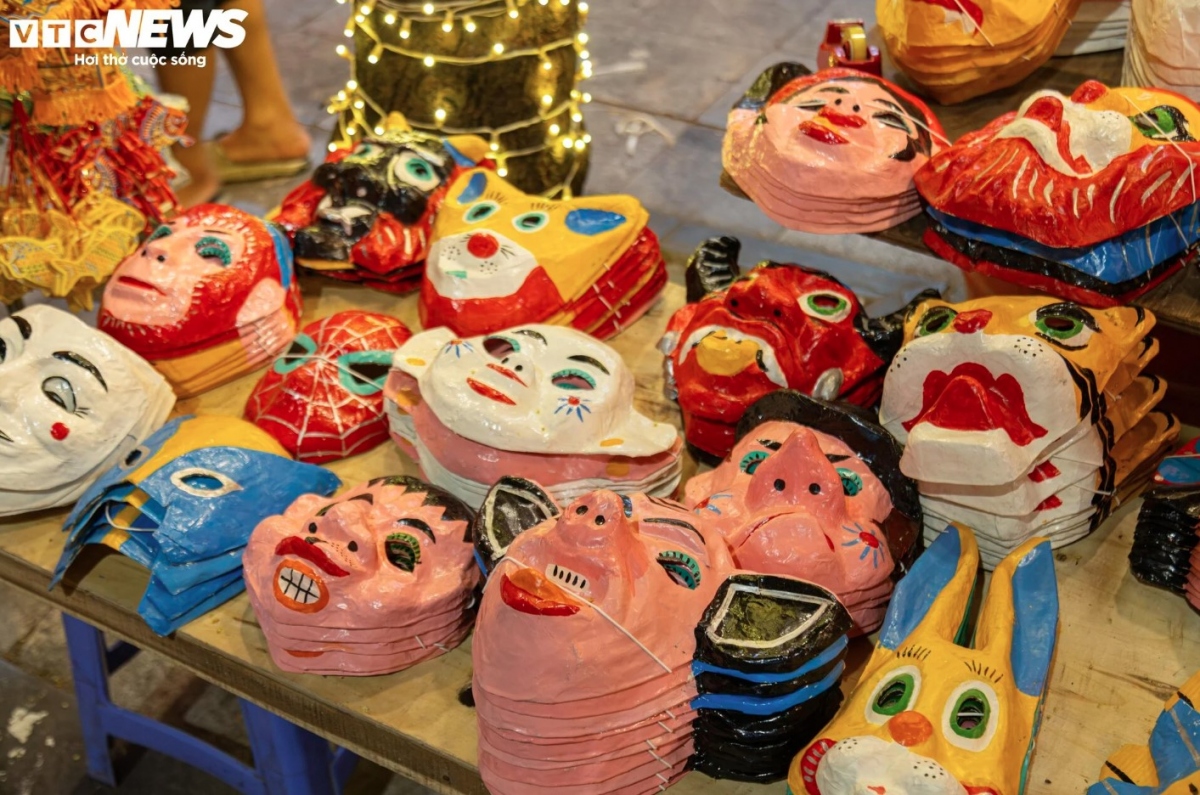 There is plenty of variety for buyers of Vietnamese masks to enjoy, with a wide selection available this year.