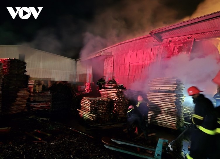 Fire fighters are mobilised to the scene to extinguish the fire.