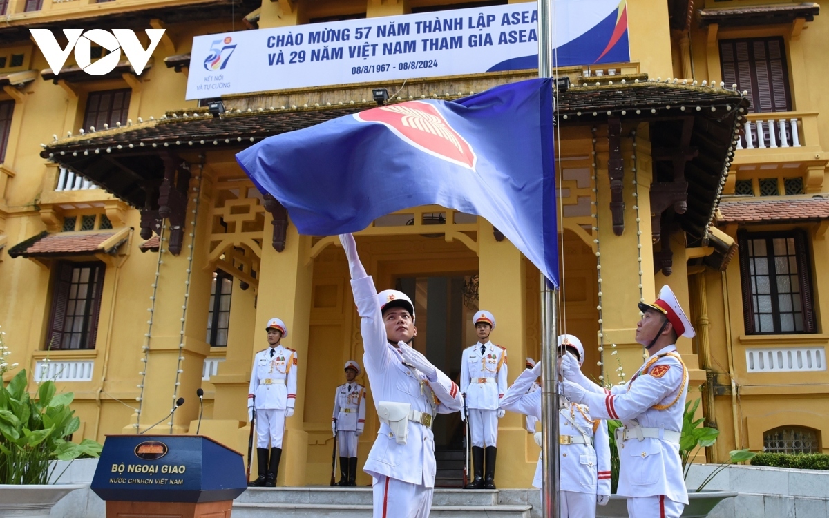 The flag raising ceremony aims to celebrate 29 years of the nation’s ASEAN membership and the 57th anniversary of ASEAN’s founding anniversary.