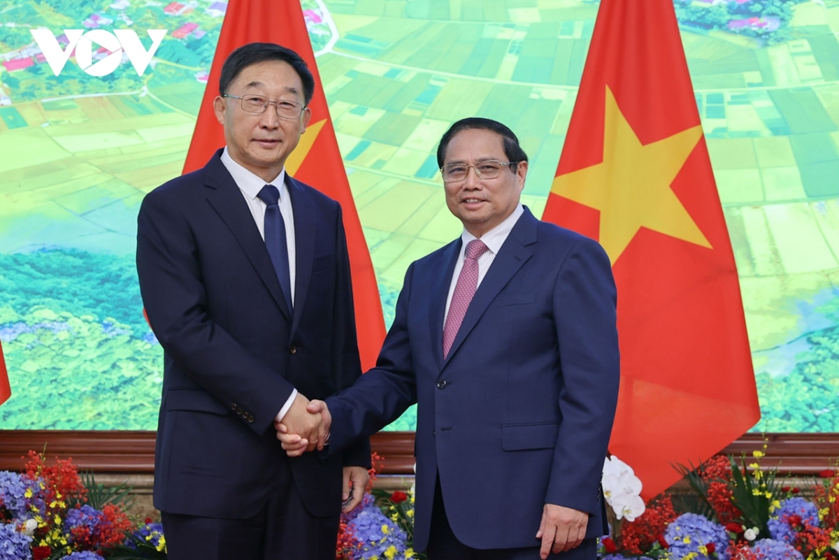 PM Pham Minh Chinh (R) and Liu Ning, Secretary of the CPC Committee of China’s Guangxi Zhuang Autonomous Region.