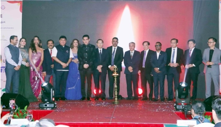 Delegates carry out candle lighting ceremony - an Indian traditional ritual - at the opening ceremony of the third Namaste Vietnam (Hello Vietnam) Festival in Ho Chi Minh City.