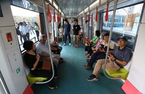 Passengers use the 8.5-km elevated section of the Nhon-Hanoi Station metro line in the first day of commercial operation on August 8.