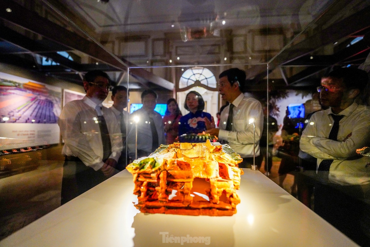 An architectural model dating back from the Le Dynasty in the 15th century leaves a strong impression on visitors. The more-than-500-year-old structure illustrates the popular architectural style during the Le Dynasty period.