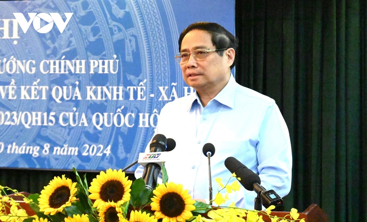 PM Pham Minh Chinh speaks at the meeting