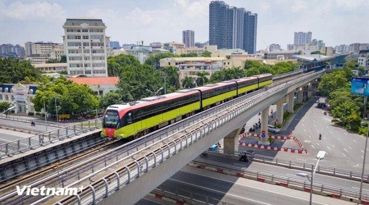 The elevated section of the Nhon - Hanoi Station railway line was officially put into use on August 8.