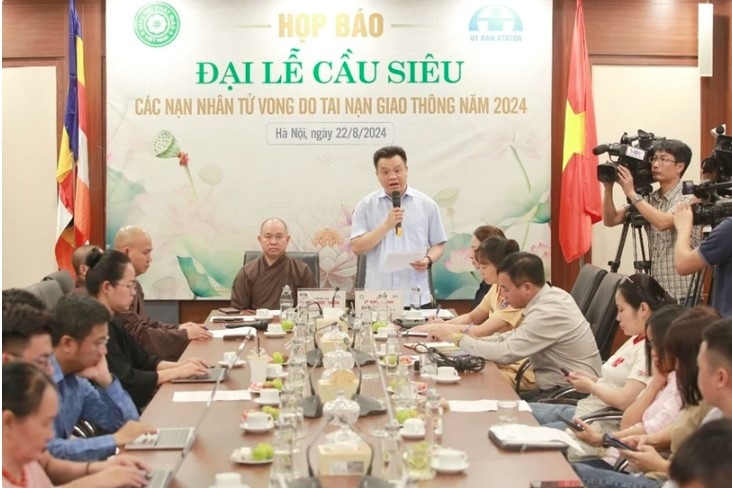 The press meeting held on August 22 to give information about the requiem for dead victims of traffic accidents. (Photo: qdnd.vn)