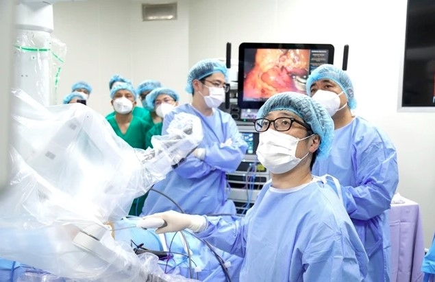 A robot-assisted laparoscopic surgery being performed at K Hospital. (Photo: courtesy of K Hospital)