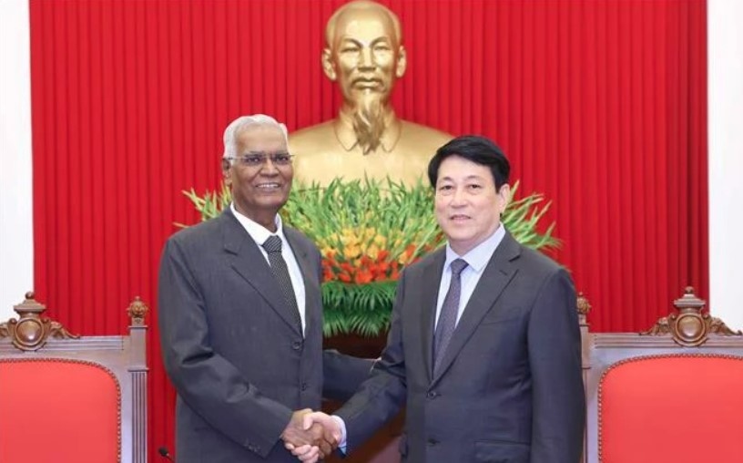 Permanent member of the CPV Central Committee’s Secretariat Luong Cuong (R) and CPI General Secretary Doraisamy Raja (Photo: VNA)