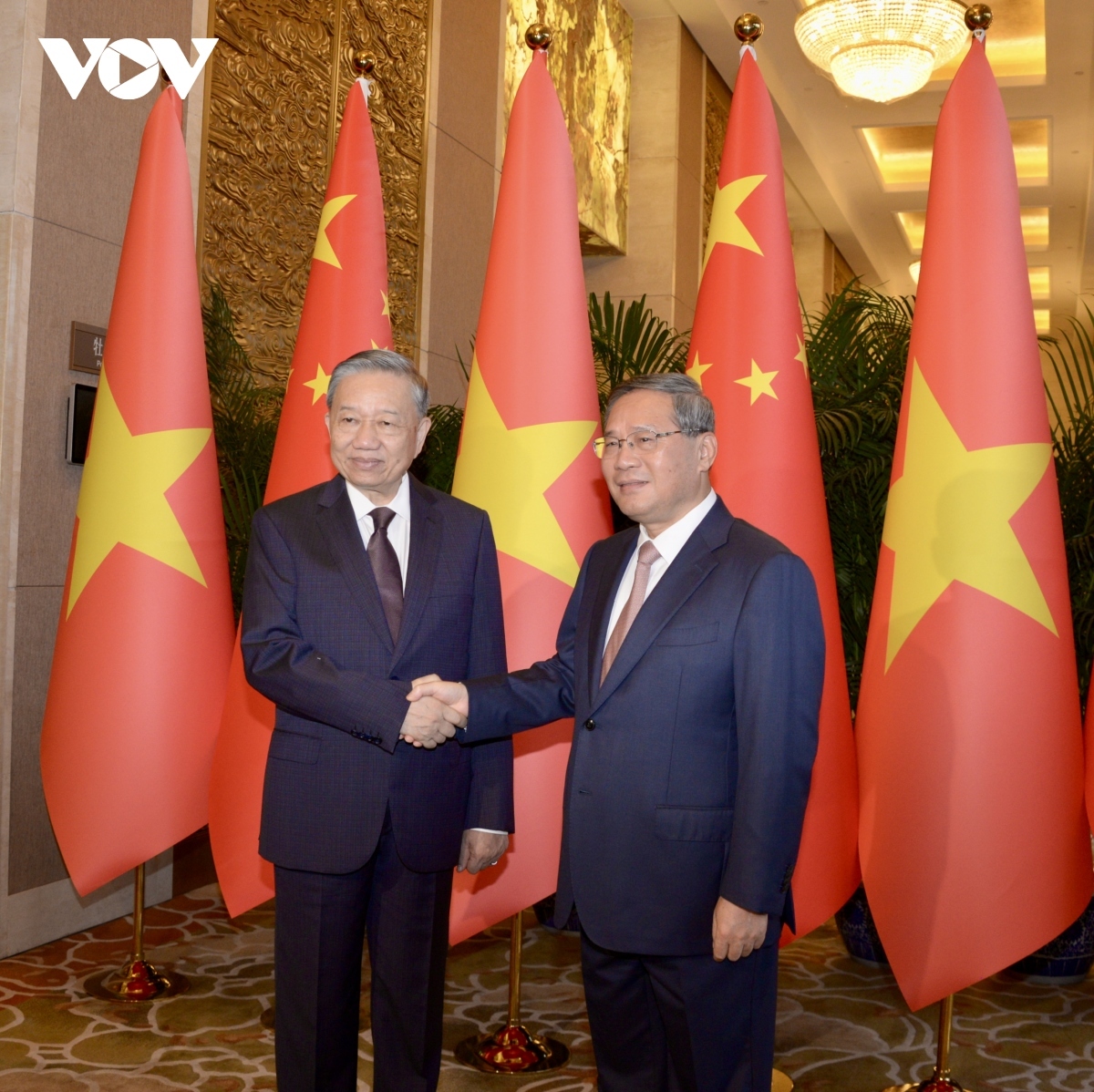 Vietnamese Party General Secretary and President To Lam (L) and Chinese Premier Li Qiang during their meeting in Beijing on August 19