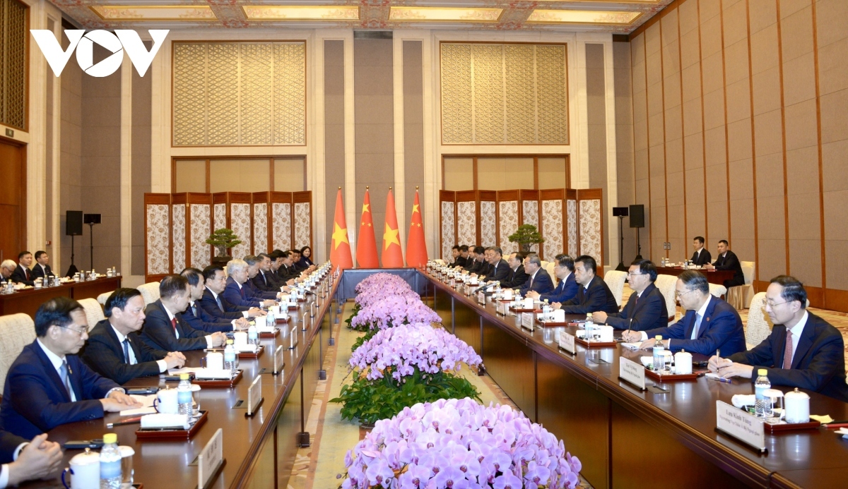 Vietnamese Party General Secretary and President To Lam and Chinese Premier Li Qiang discuss future cooperation measures between Vietnam and China during their meeting in Beijing on August 19