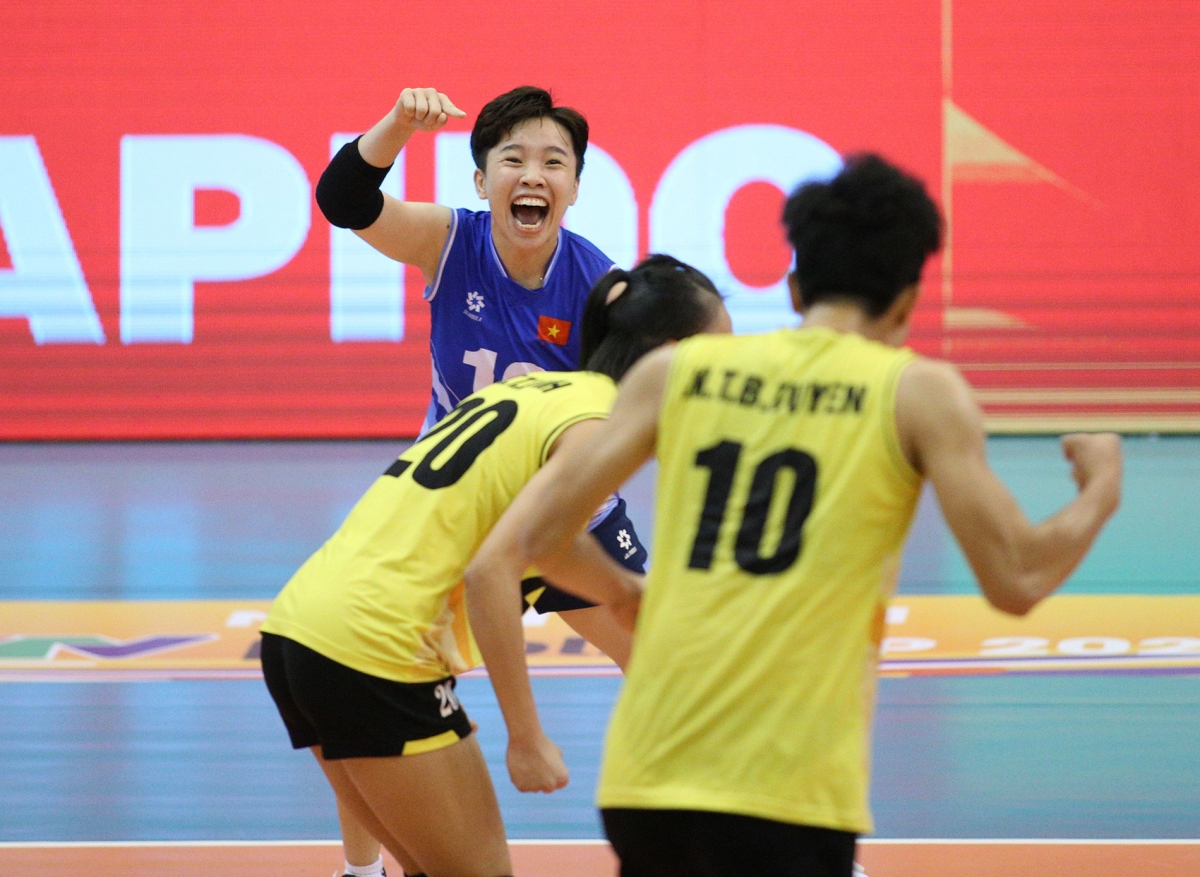 Vietnamese volleyballers reverse the situation and win the second set with a score of 25-22.