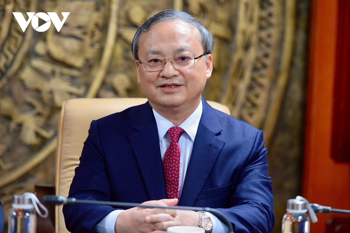 VOV President Do Tien Sy speaks at the meeting