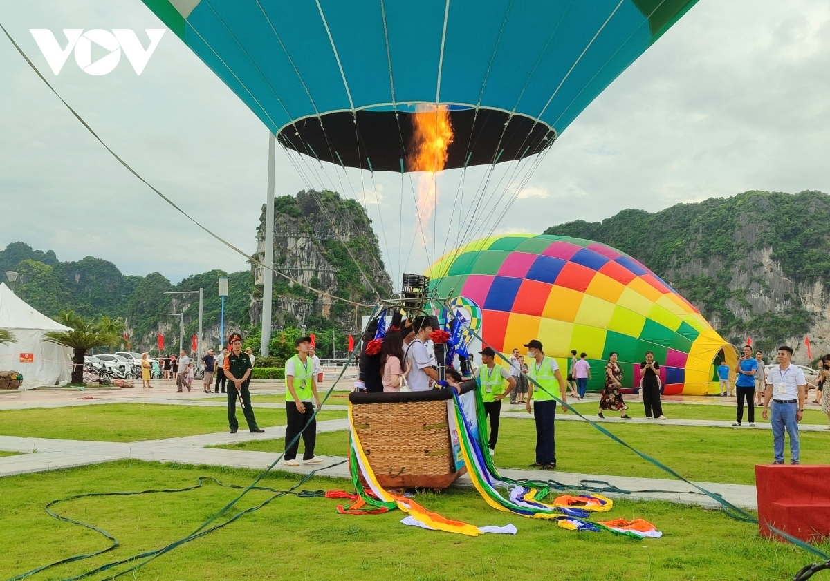 The two-day festival features hot air balloon flying and touring, alongside a light show, music, dance, and art activities.