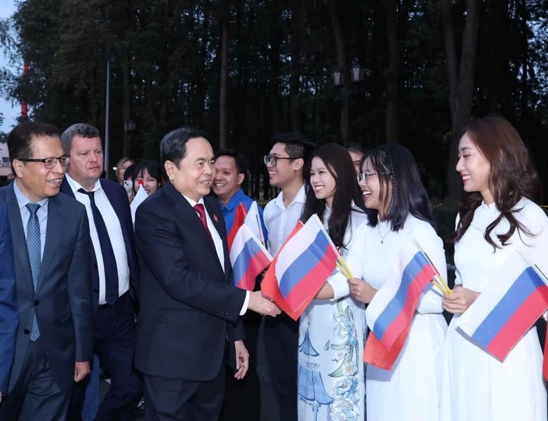 On the evening of September 10 (local time), NA Chairman Tran Thanh Man and his delegation leaves Moscow, Russia, concluding their official visit to Russia.