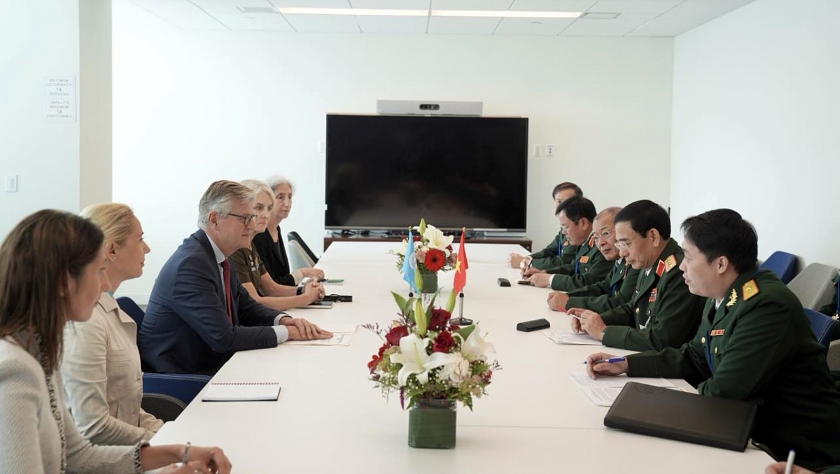 Minister of National Defense of Vietnam Gen. Phan Van Giang meets with UN Under-Secretary-General for Peace Operations Jean-Pierre Lacroix in New York on September 23.