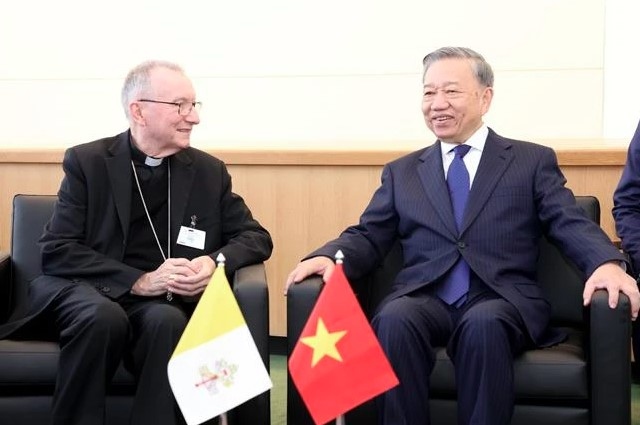 General Secretary of the Communist Party of Vietnam Central Committee and State President To Lam (R) and Vatican Secretary of State Cardinal Pietro Parolin. (Photo: VNA)