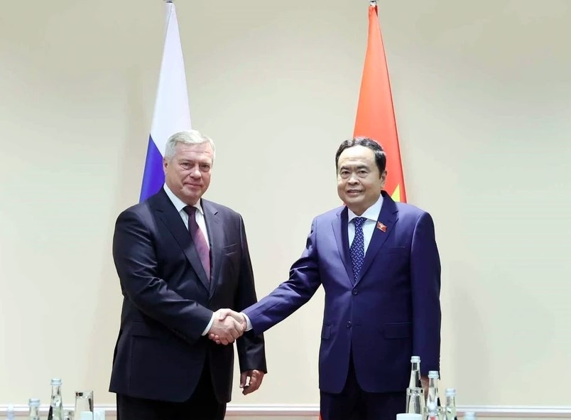 Chairman of the Vietnamese National Assembly Tran Thanh Man (R) and Governor of Rostov region Vasily Golubev. (Photo: VNA)