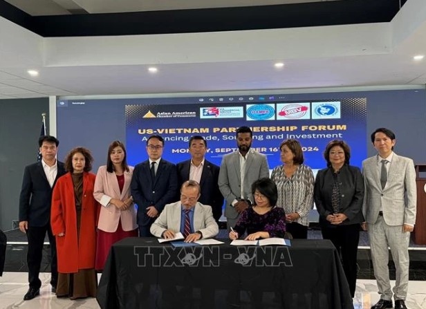 HAMEE and AACC sign a memorandum of understanding on strengthening trade and investment cooperation at the forum.
