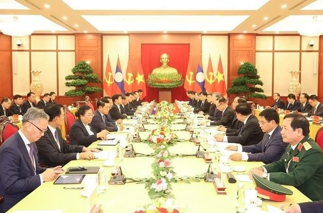 Talks between Vietnamese Party General Secretary and State President To Lam and his Lao counterpart (Photo: VNA)