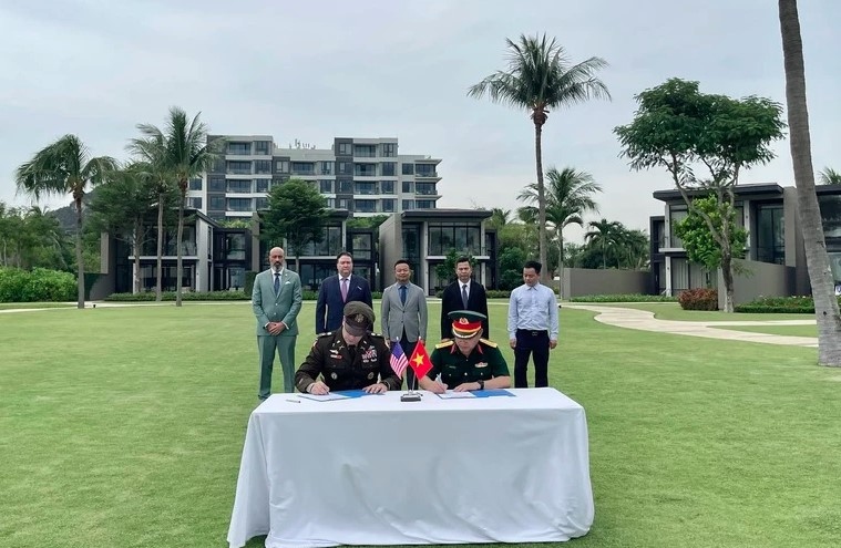 At the ceremony to hand over to the US side remains believed to be of US servicemen missing in action (MIAs) during the war in Vietnam. (Photo: Ministry of Foreign Affairs)
