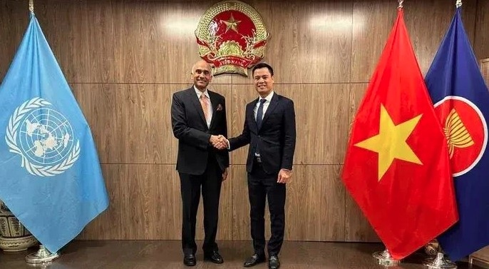 Ambassador Dang Hoang Giang, head of Vietnam's Permanent Mission to the United Nations (UN) (R) and Ambassador Parvathaneni Harish, head of India’s Permanent Mission to the UN (Photo: VNA)