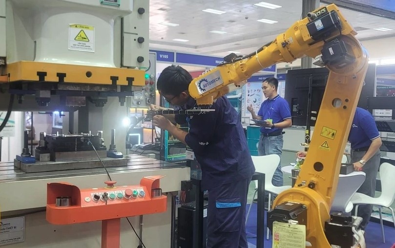 Components and equipment for high-tech industries are introduced at the fair (Photo: VNA)