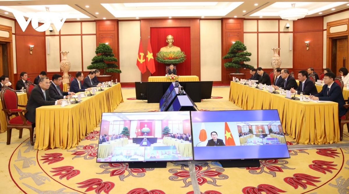 Vietnamese Party General Secretary and State President To Lam and other Vietnamese officials during their online talks on September 3 from Hanoi with President of the Liberal Democratic Party and Prime Minister of Japan Fumio Kishida.