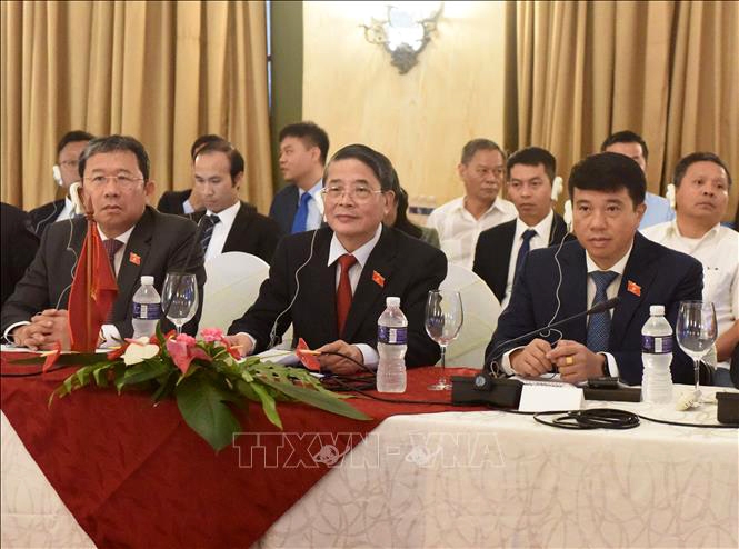 Vice Chairman of the Vietnamese National Assembly Nguyen Duc Hai (second from right) at the first session of the Vietnam-Cuba Inter-Parliamentary Cooperation Committee in Havana on September 24. (Photo: VNA)
