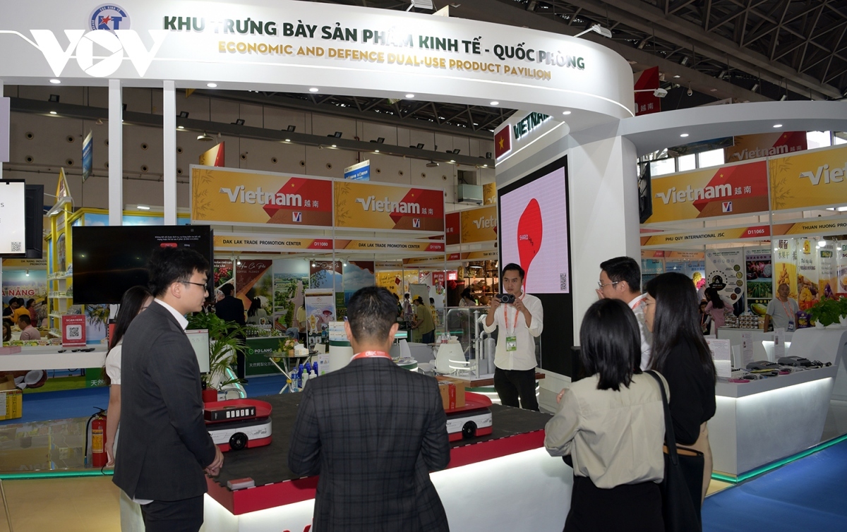 The economic and defence dual-use product pavilion displays more than 100 services and products in the fields of information technology, digital technology, logistics, dual-use economy, mechanics, electronics, chemicals, agricultural products, food, textiles, and footwear.