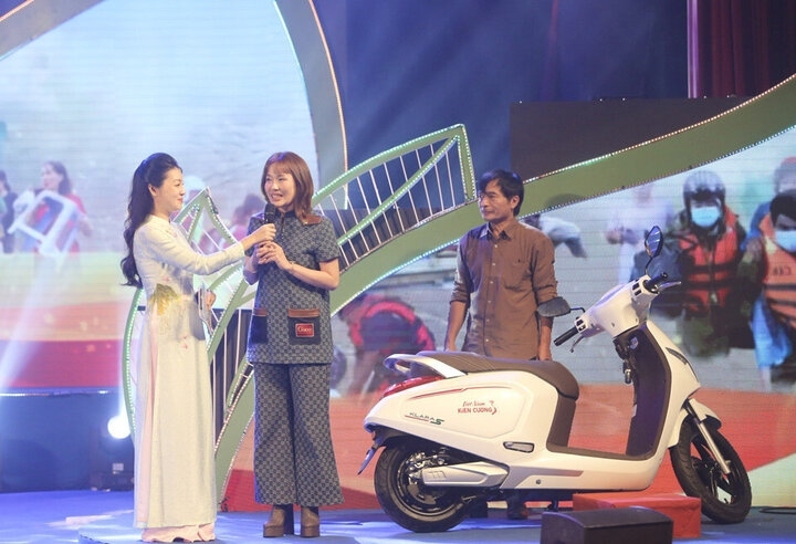 Some auctions of electric motorbikes and paintings are held as part of efforts to raise funds to support people in areas hit by typhoon Yagi and its accompanying flooding and landslides.