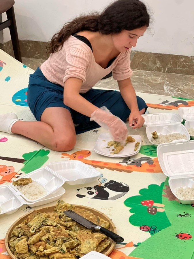 Violeta and her friend Candela from Spain have been left stranded in Sa Pa town of Lao Cai, one of the localities bearing the brunt of typhoon Yagi and subsequent landslides and flashflood. They have decided to prepare meals for flood victims in isolated areas. (Photo: Facebook page)