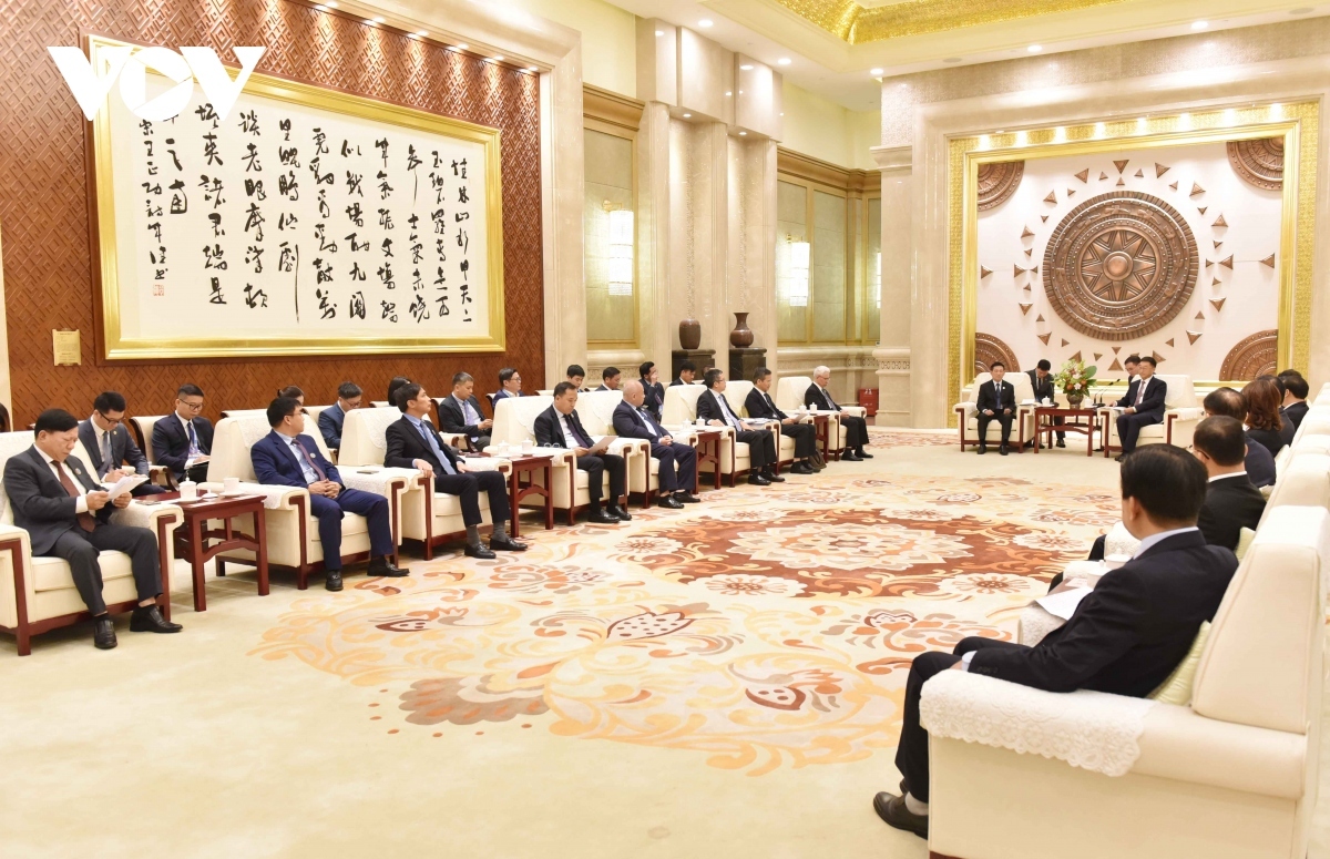 Vietnamese Deputy Prime Minister Ho Duc Phoc and Guangxi Zhuang Autonomous Region Party Secretary Liu Ning during their meeting in Guangxi on September 23