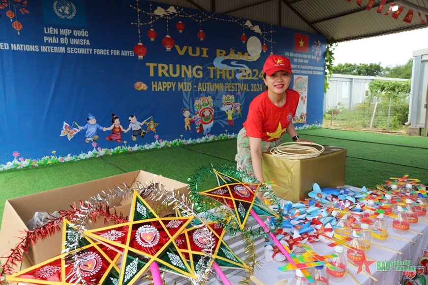 Traditional Vietnamese star-shaped lanterns and toys made from recycled plastic and paper are special gifts given to African children.