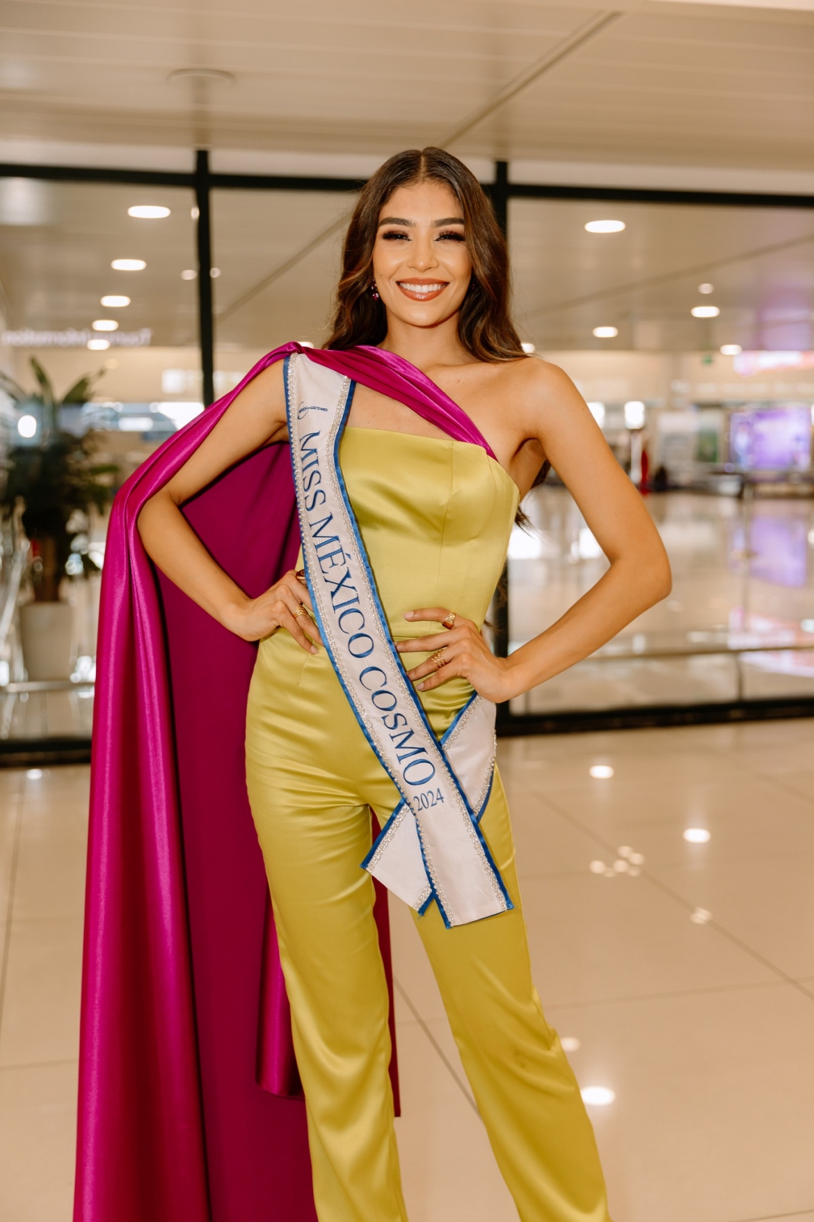 The appearance of foreign beauties receives a warm welcome from local fans.
