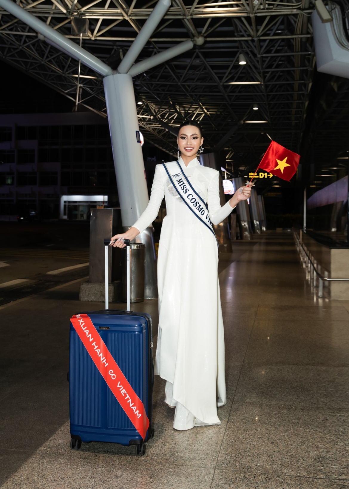 Bui Thi Xuan Hanh, Miss Cosmo Vietnam 2023, becomes the first Vietnamese representative to compete for the Miss Cosmo 2024 title. The 23-year-old girl stands at 1.71 metres tall and measures 82-60-87 cm. She has actively participated in many charity activities.