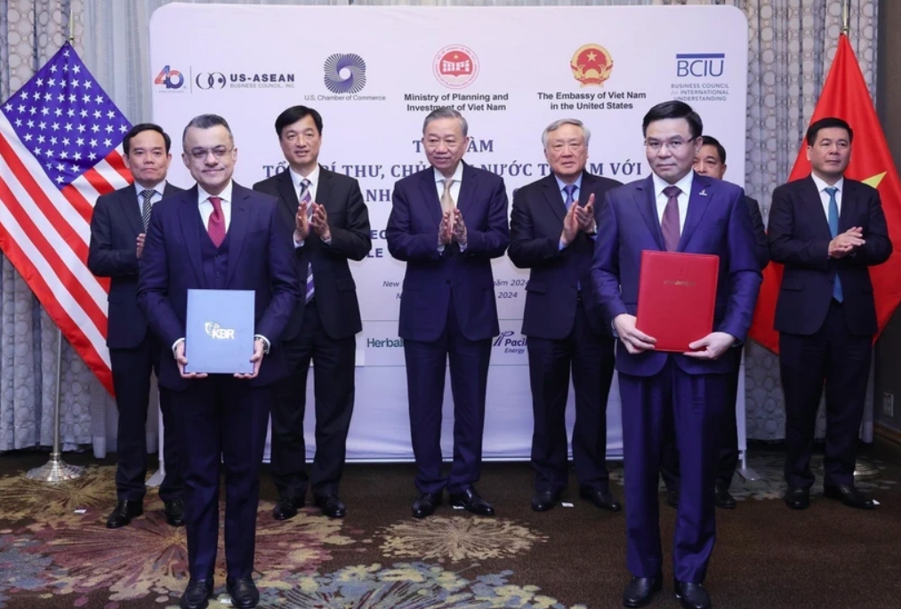 Party General Secretary and President To Lam witnesses the exchange of the MoU between Petrovietnam and GE Digital International LLC. (Photo: Petrotimes)