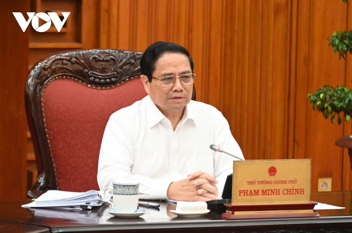 Prime Minister Pham Minh Chinh speaks at the meeting 