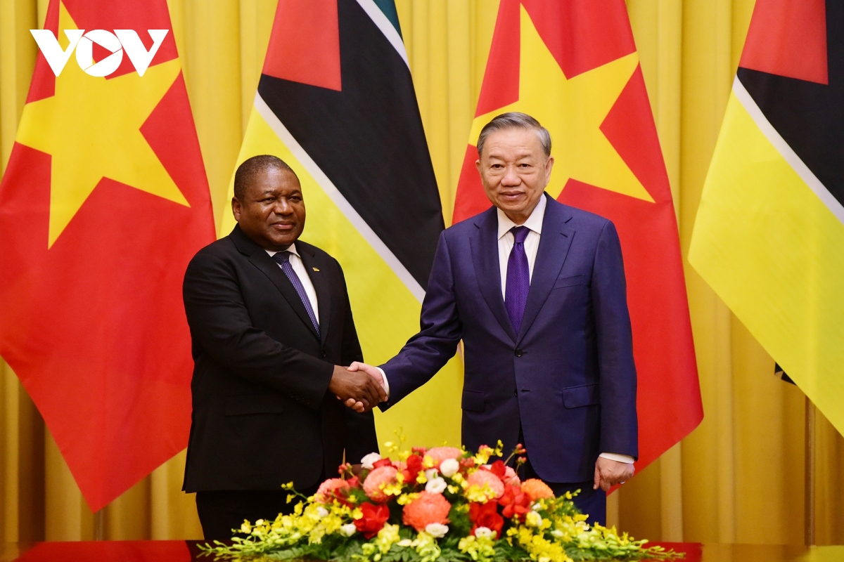 Vietnamese Party General Secretary and President To Lam (R) and his visiting Mozambique President Filipe Jacinto Nyusi shaking hands ahead of their talks in Hanoi on September 9.