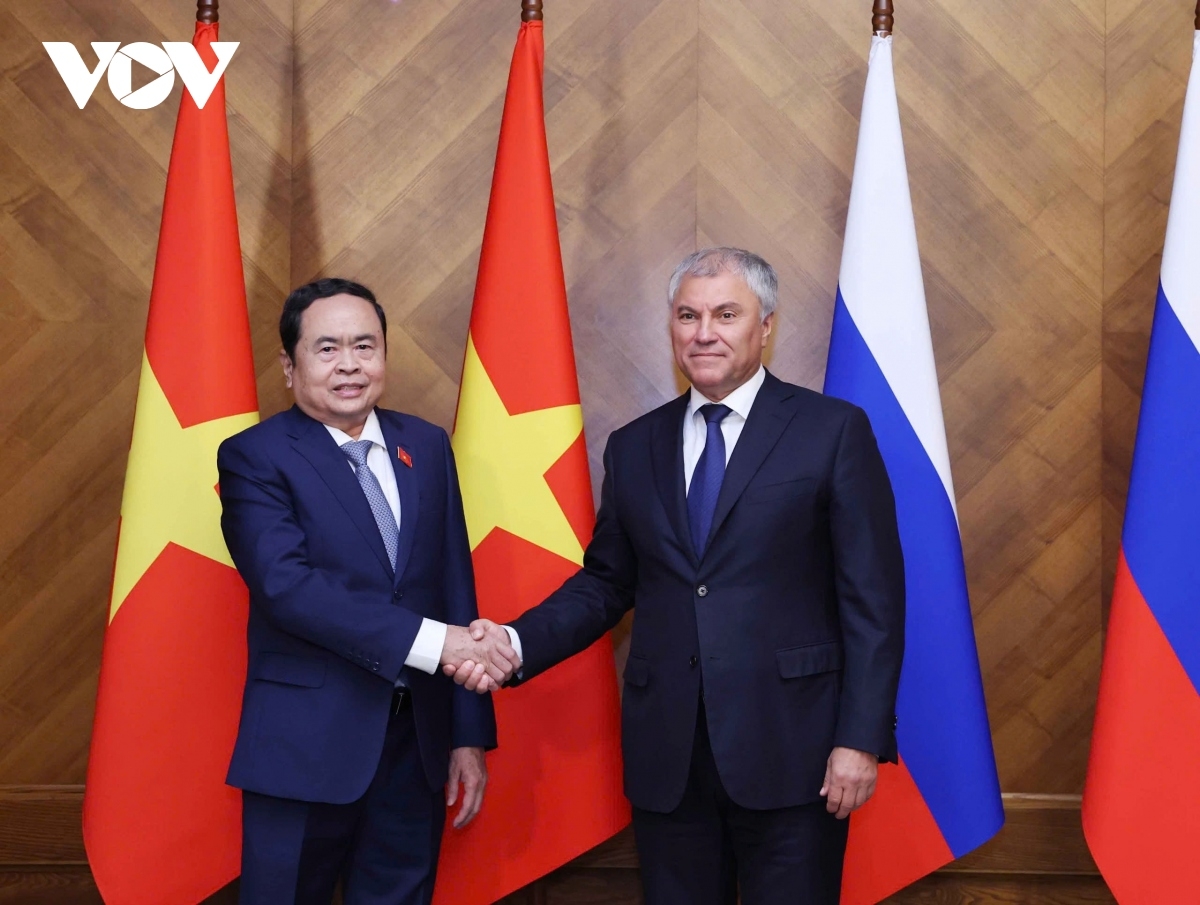 Chairman of the Vietnamese National Assembly Tran Thanh Man (left) and Chairman of the State Duma of the Federal Assembly of the Russian Federation Vyacheslav Victorovich Volodin at their meeting in Moscow on September 9.