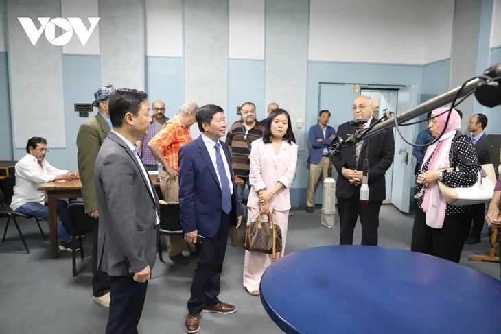 A VOV degelation pays a working visit to Egyptian Radio. 