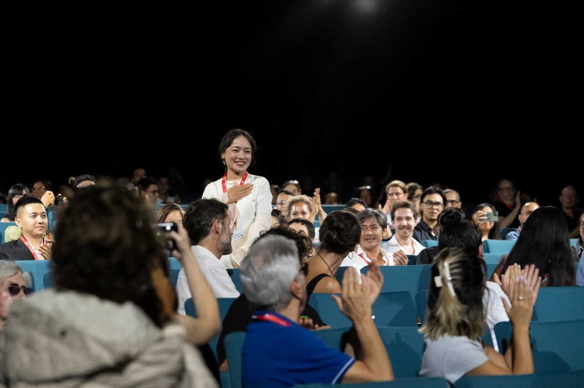 Vietnamese horror-comedy “Mưa trên cánh bướm” (Don’t Cry Butterfly) receives a big applause during its world premiere on September 3 at the Venice Critics’ Week in Italy.