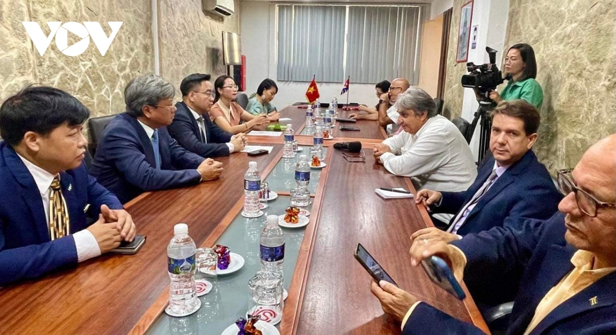 VOV and ICS leaders at their working session in Havana