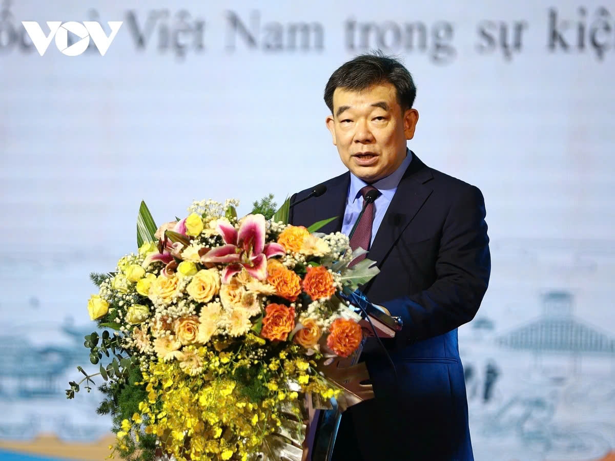 Shin Choong-Il, RoK Consul General in Ho Chi Minh City, vows to closely coordinate with the authorities of Can Tho to organize cultural exchange activities, people-to-people diplomacy, and provide support for migrant women back home, and assistance for children from multicultural Vietnamese-Korean families.