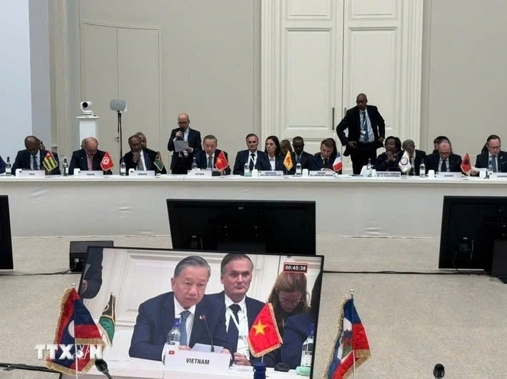General Secretary and President To Lam then attends and delivers a speech at the session on reformed multilateralism. There, To Lam affirms the irreplaceable role of multilateral mechanisms, while highlighting the contributions of the OIF and Francophone institutions to addressing common concerns of the international community, as well as to establishing frameworks and principles for emerging issues.