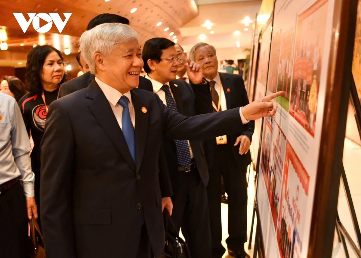 With 385 photos on display, the exhibition illustrates activities of the Vietnam Fatherland Front at various levels and its member organizations during the 2019-2024 term, as well as celebrating the 10th National Congress of the Vietnam Fatherland Front for the 2024-2029 term.