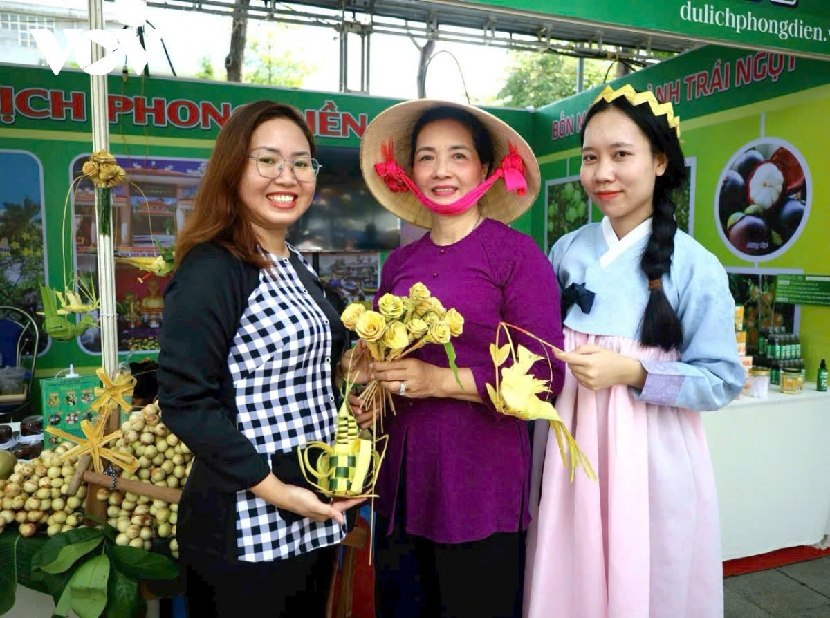 There are 50 booths showcasing the culture, tourism, cuisine, education, and trade of both countries.