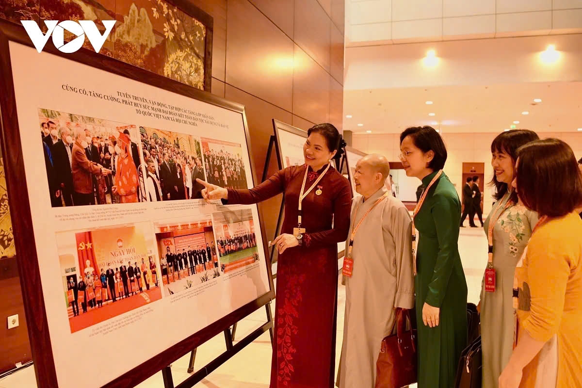 The displayed images are expected to help visitors to feel proud and confident, dedicating themselves to building and promoting the strength of national unity, towards the goal of a prosperous people, a strong nation, and a fair, democratic and civilized society.