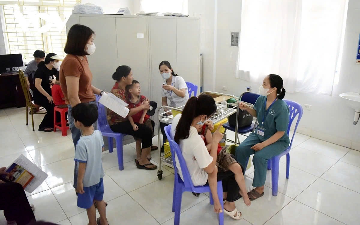 The measles vaccination campaign has received enthusiastic support and participation from local residents.